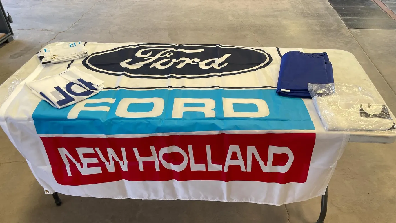 (5) New Holland Flags
