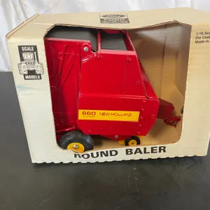 New Holland 660 Round Baler