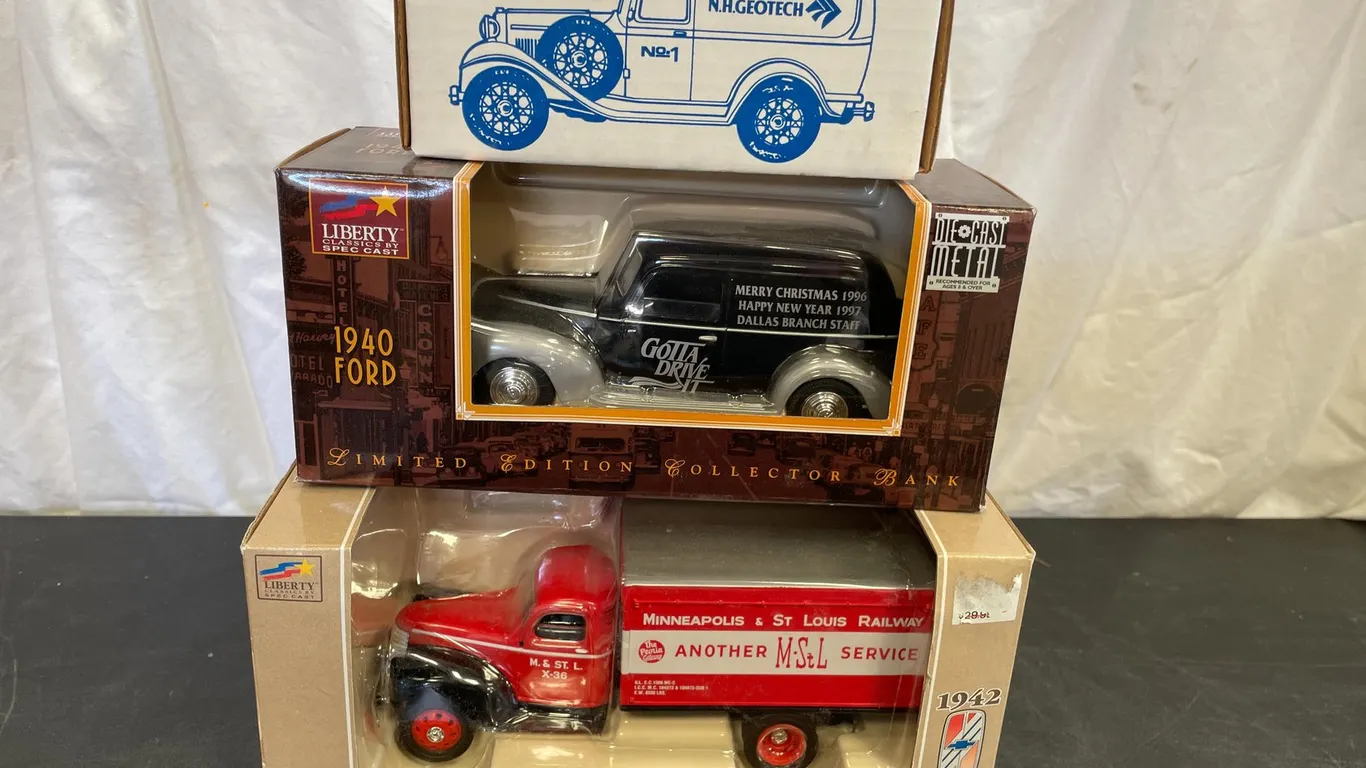 (3) Ford Banks