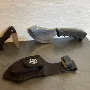Buckmaster's Skinning knife with Gut Hook and Sheath