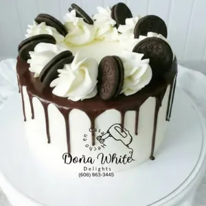 8" Vanilla Tres Leches Cake With Oreo Cookie Filling