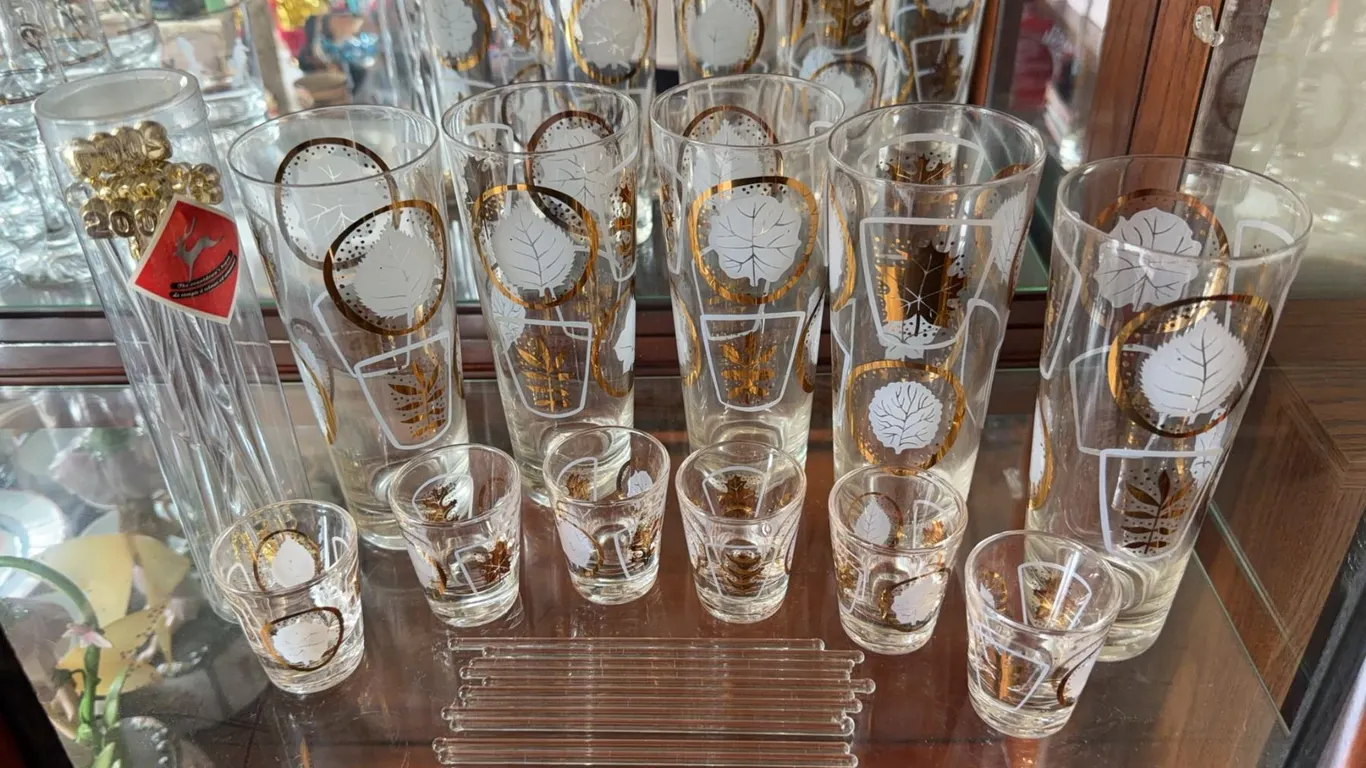 Gold and White Leaf Glassware Set with Stirrers