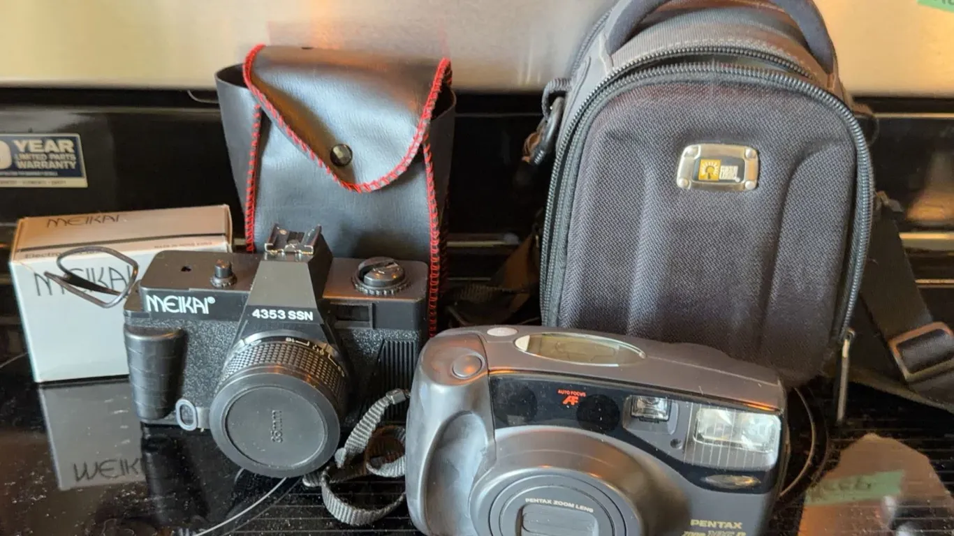 Meikai 4353 SSN 35mm Film Camera, Pentax Zoom 105-R, and Accessories