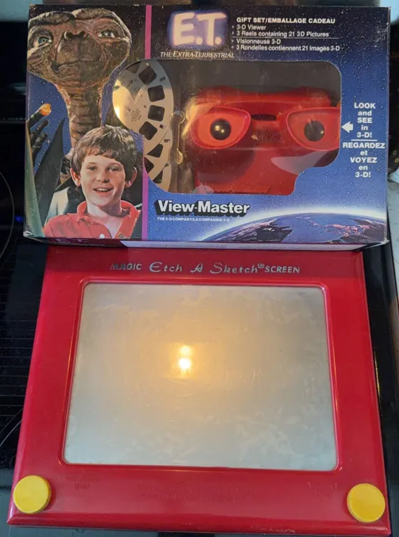 E.T. View-Master Gift Set with Magic Etch A Sketch Screen