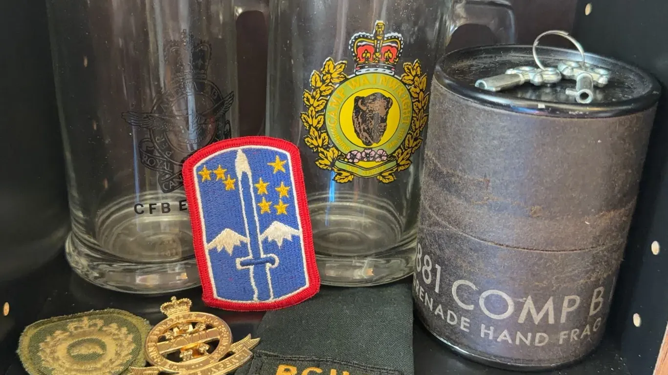 Canadian Military Badges, Patches, Mugs and Memorabilia Lot
