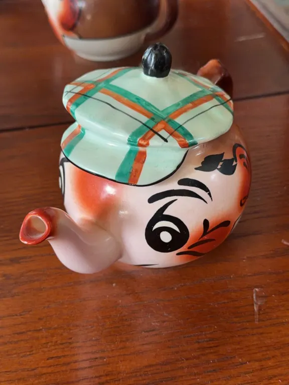 Wade Hand Painted Ceramic Teapot with Character Face and Tam O'Shanter Lid