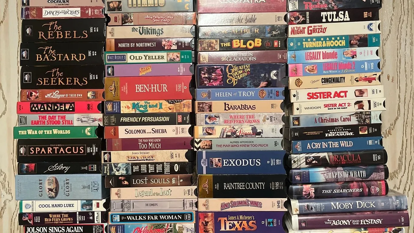 Large Mixed Lot of VHS Movies Assorted Titles