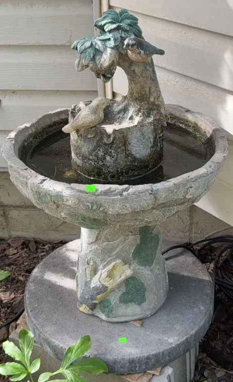 Concrete Bird Bath Fountain with Sculpted Birds and Leaf Accent