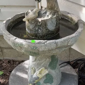 Concrete Bird Bath Fountain with Sculpted Birds and Leaf Accent