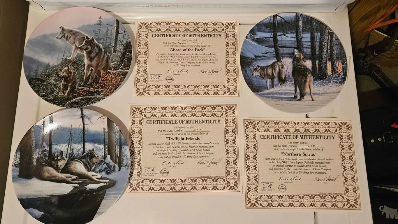 Hamilton Collection Wolf Themed Decorative Plates with COAs, Set of 10