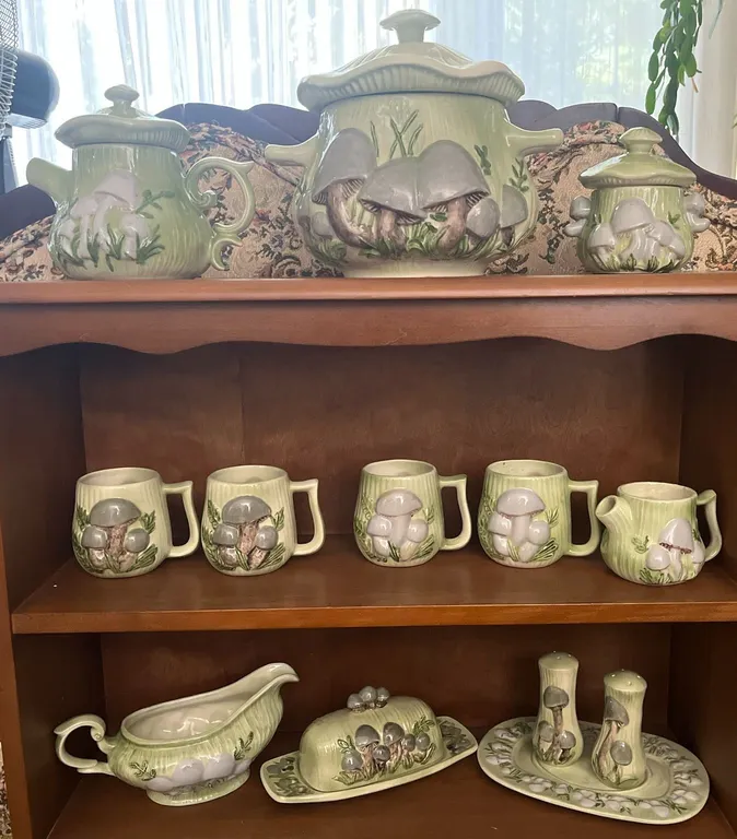 Mushroom Ceramic Canister and Tableware Set, 13 Pieces