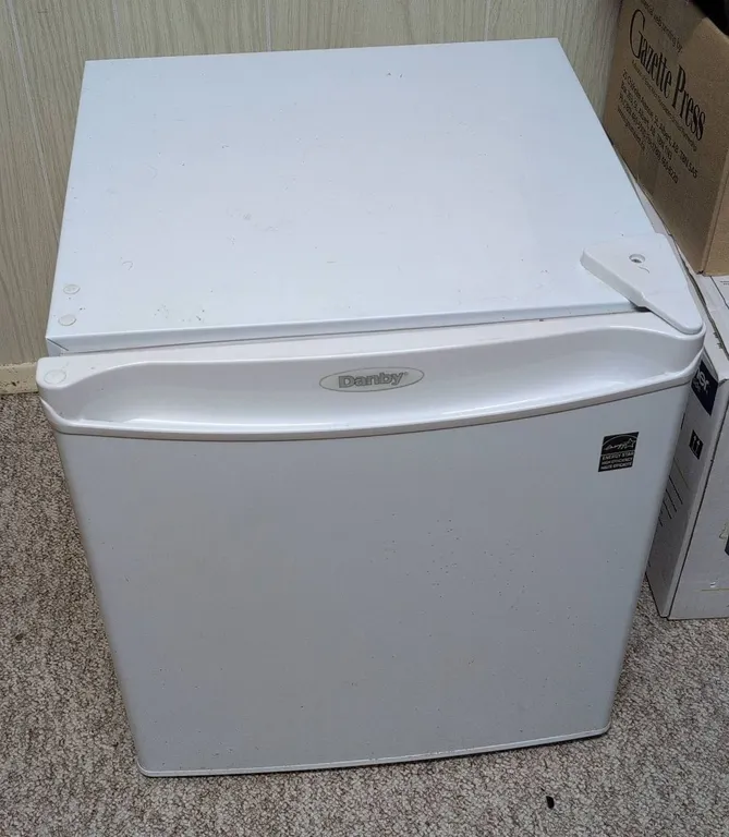 Danby DCR059WBE Compact Refrigerator, White, 1.7 Cu. Ft.
