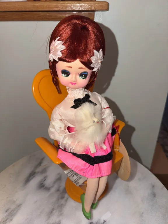 Ace Tokyo Wind Up Musical Fashion Doll with Revolving Chair