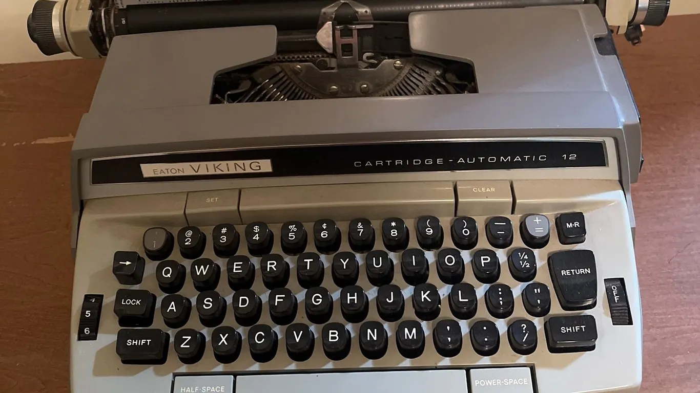 Eaton Viking Cartridge-Automatic 12 Typewriter with Power Cord