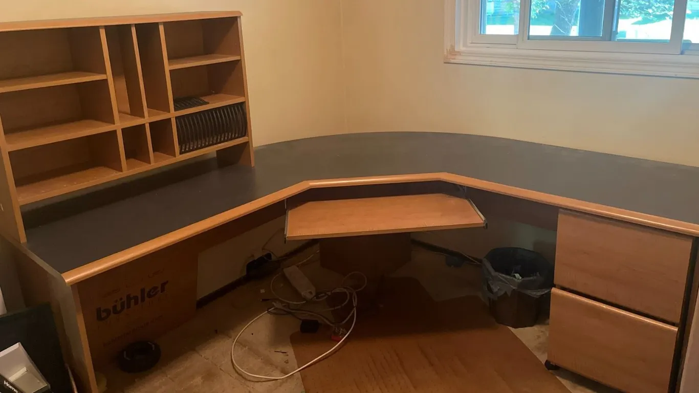 Large Corner Office Desk With Hutch and Drawers