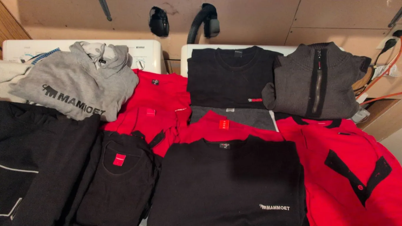 Mammoet Clothing and Bag Assortment