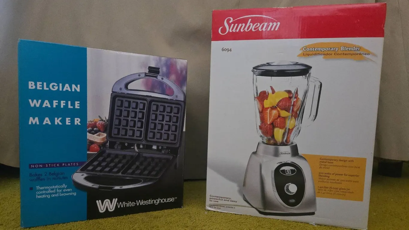 White-Westinghouse Belgian Waffle Maker and Sunbeam Blender