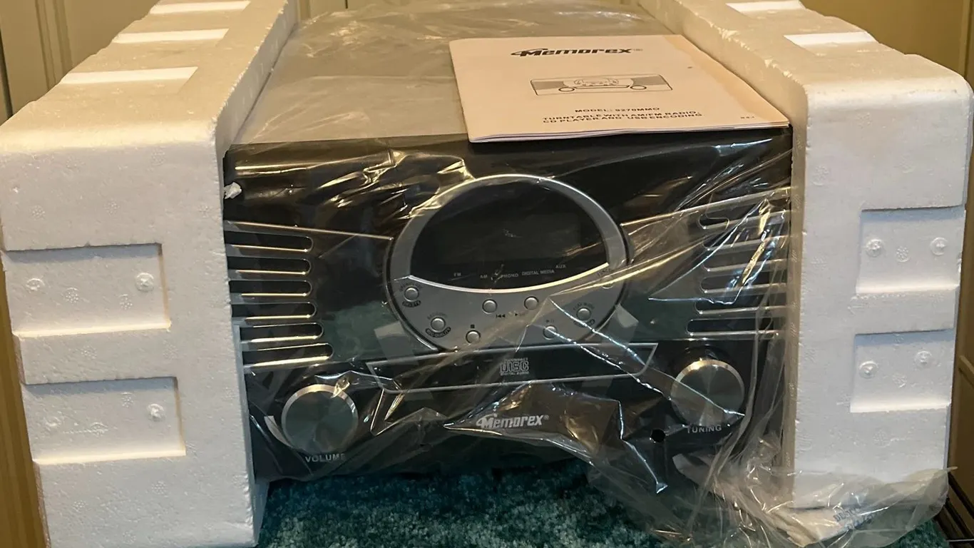 Memorex 9270MMO Turntable with AM/FM Radio, CD, USB