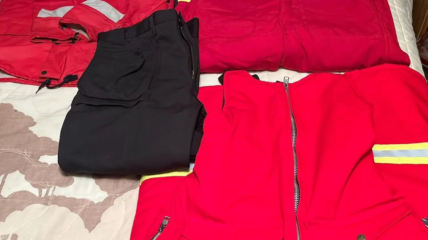 Workwear Lot: Blåkläder Pants, MAMMOET Jacket, Bulwark Overalls