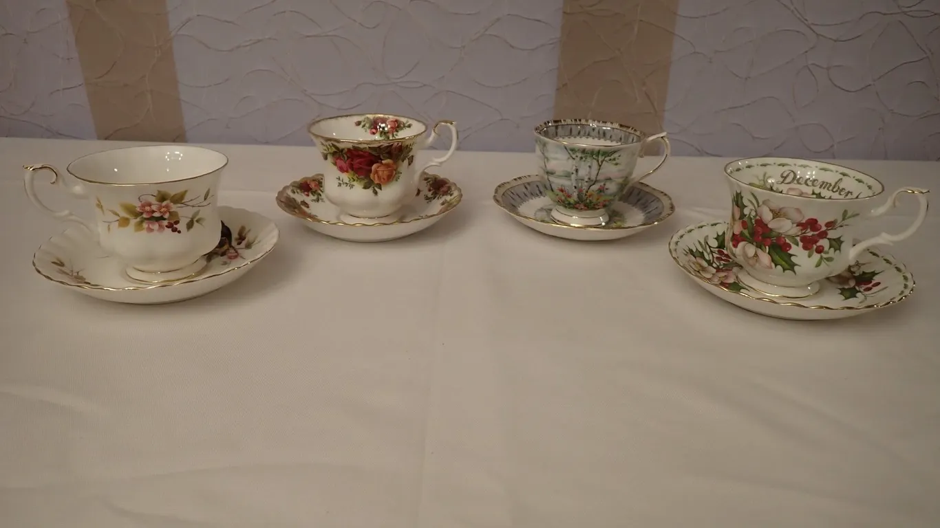 Teacups & Saucers