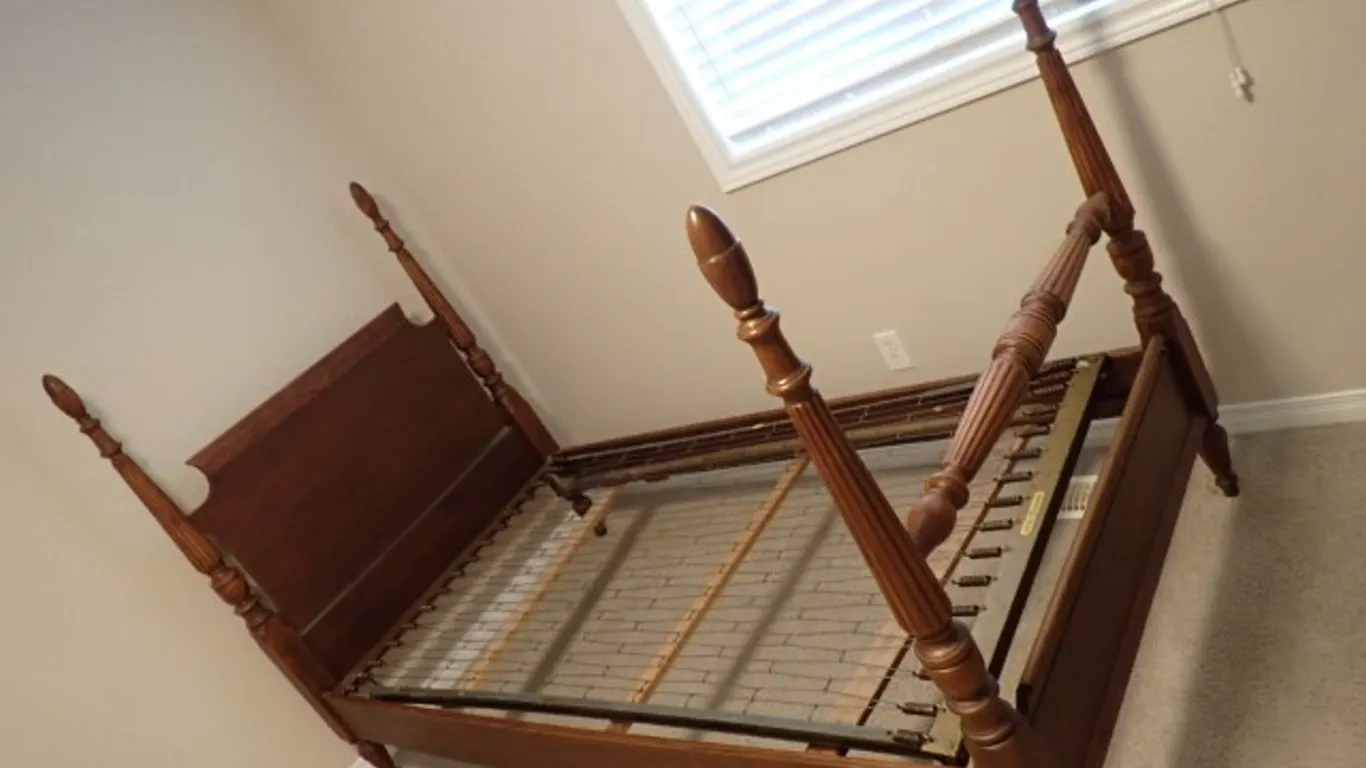 Early American Colonial-Style Four Poster Single Bed
