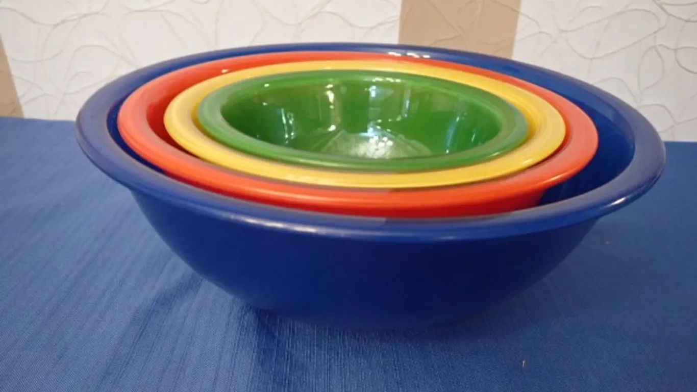 1980s Pyrex Mixing Bowls
