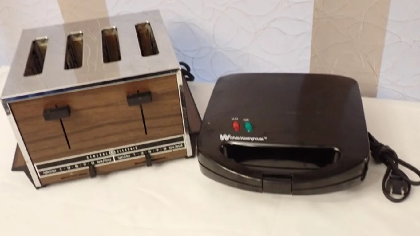 4 Slice Toaster & Waffle Maker