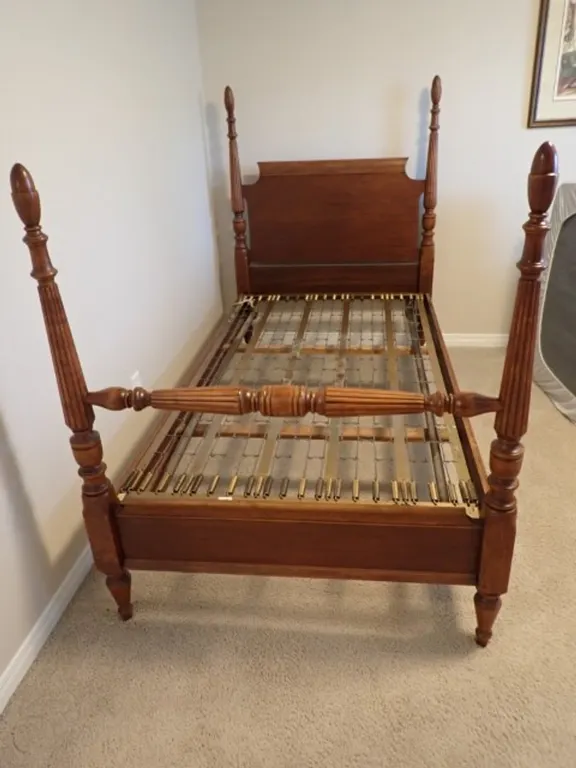 Early American Colonial Style-Four Poster Single Bed