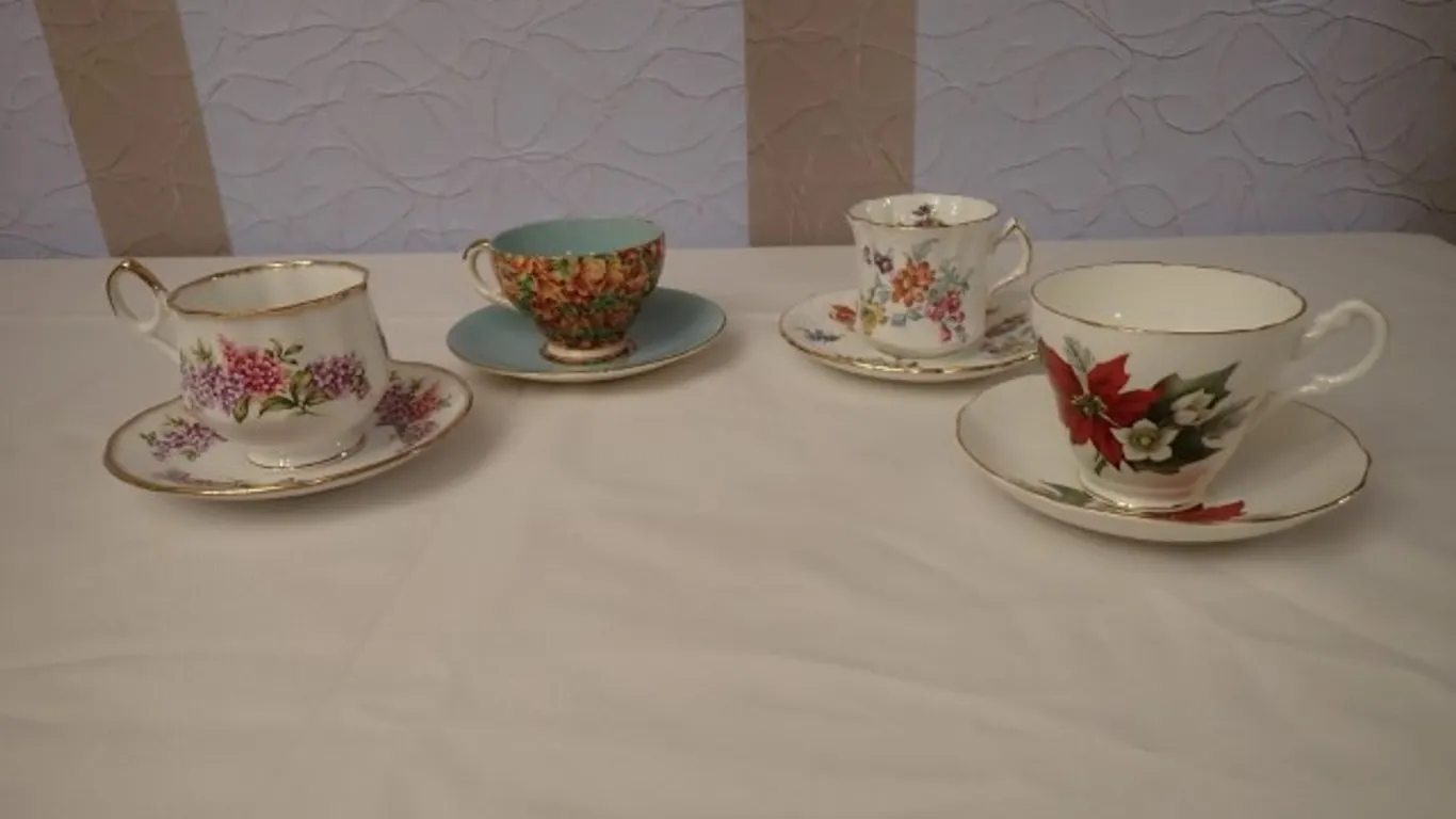 Teacups & Saucers