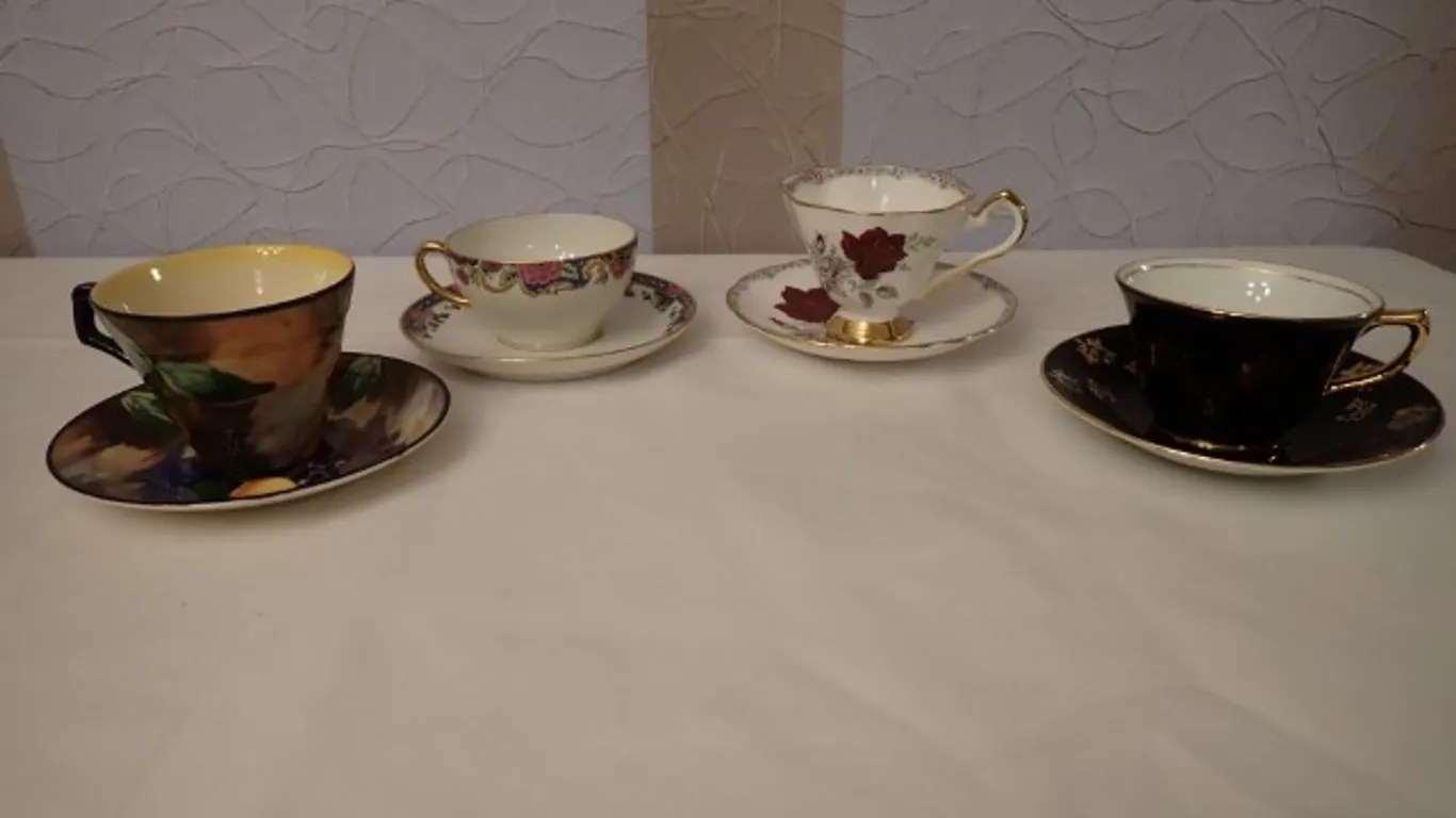 Teacups & Saucers