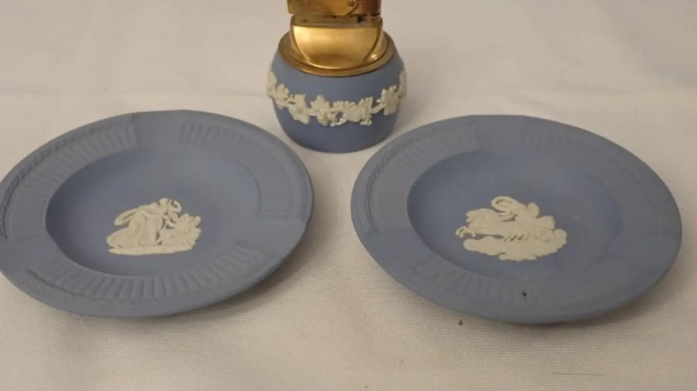 Wedgewood Three-Piece Smoking Set+