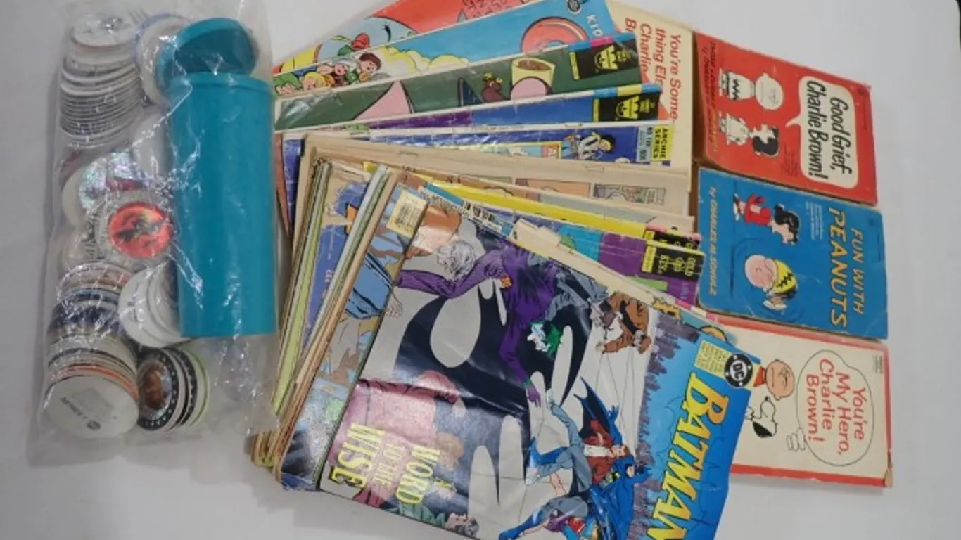 Vintage Comic Books, Pogs & Charlie Brown Books