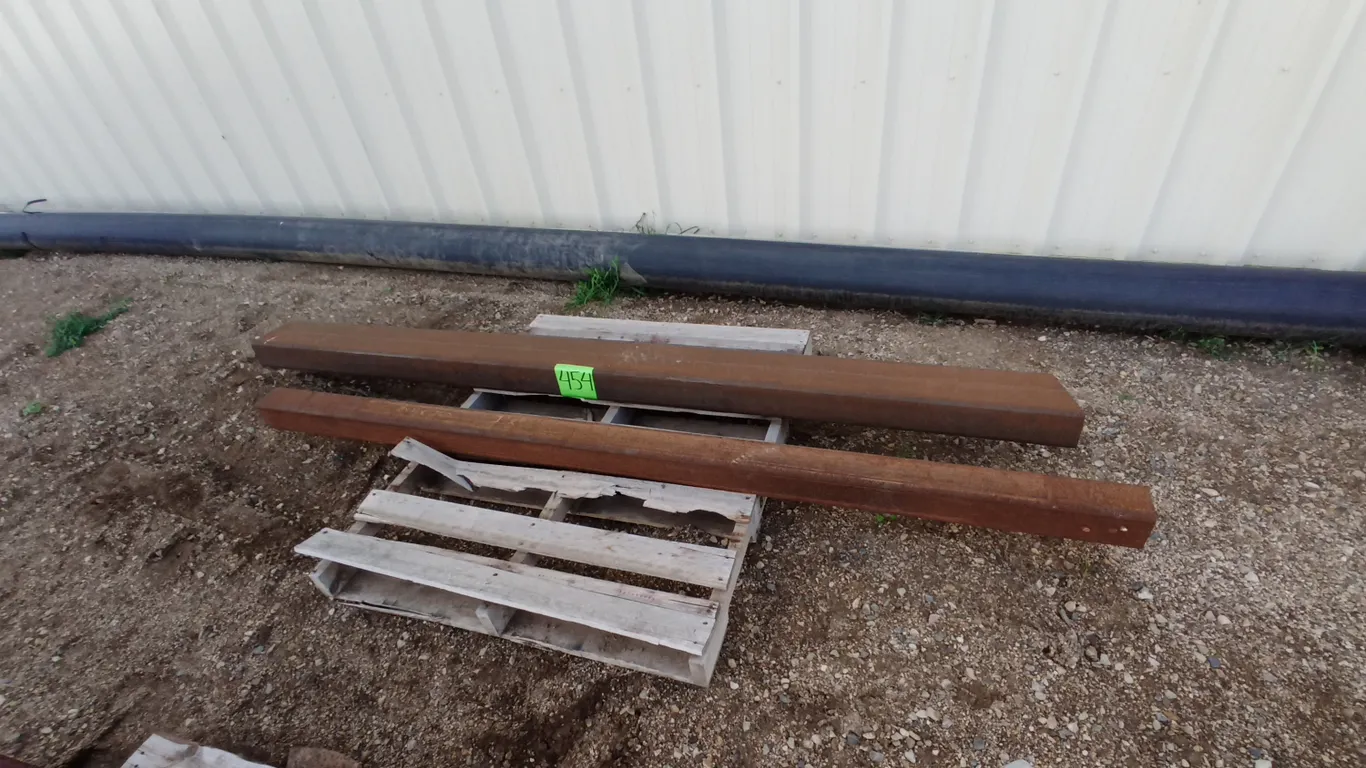 2 pieces Metal Remnants