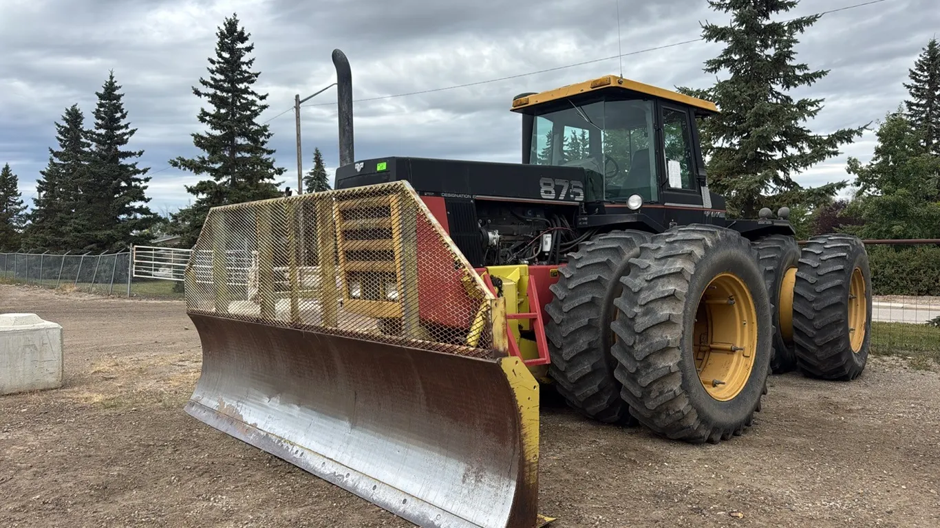 1988 Versatile 876 4WD Tractor with Degelman 14' Silage Blade