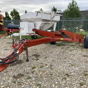 Hesston 5200 Round Bale Hauler