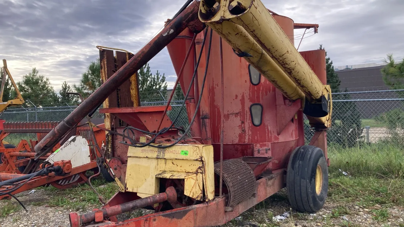 New Holland 359 Mixer Mill s/n: 488196 **D-24**