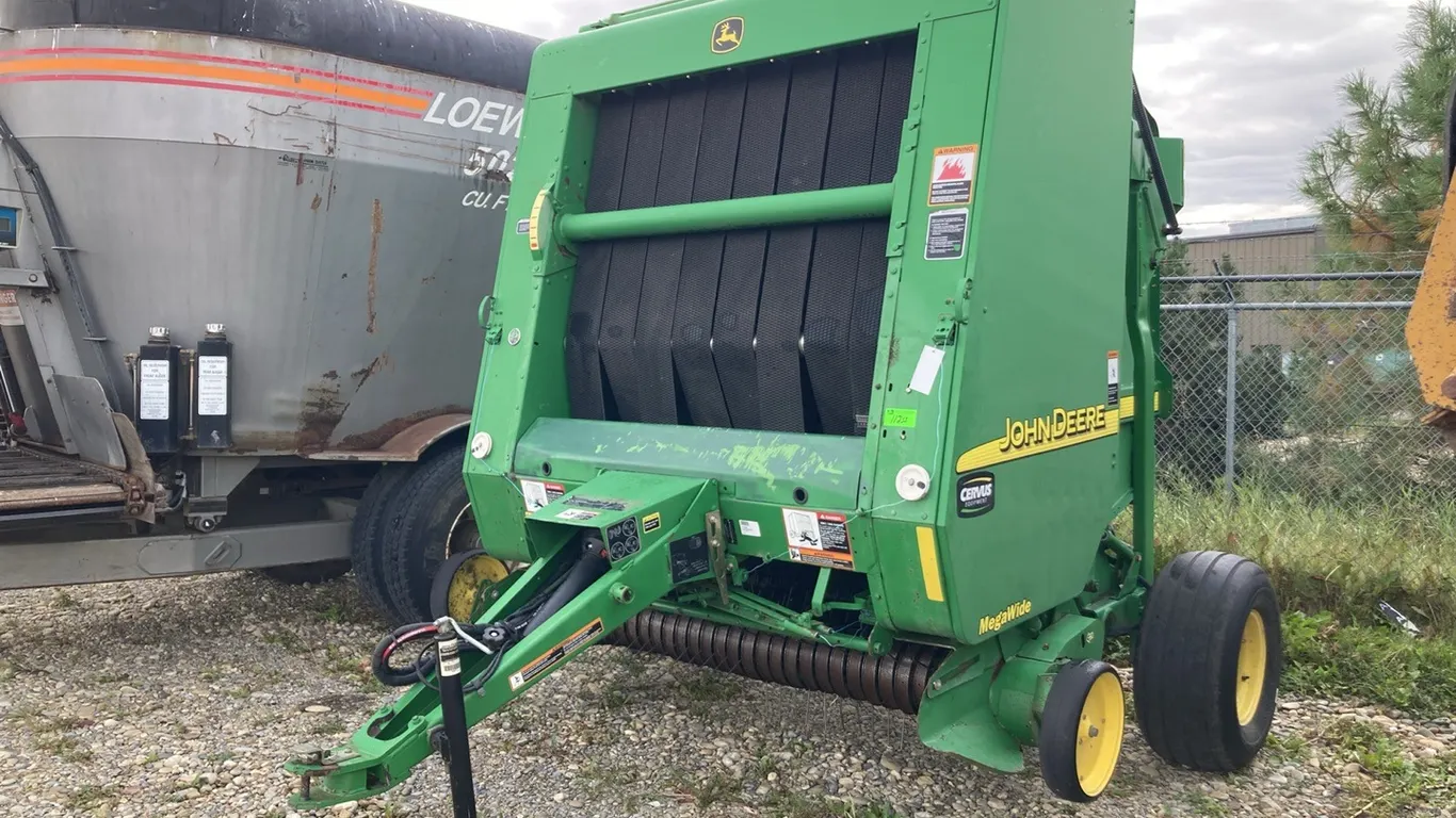 John Deere 567 Round Baler s/n: E00567X318117 **D-35**