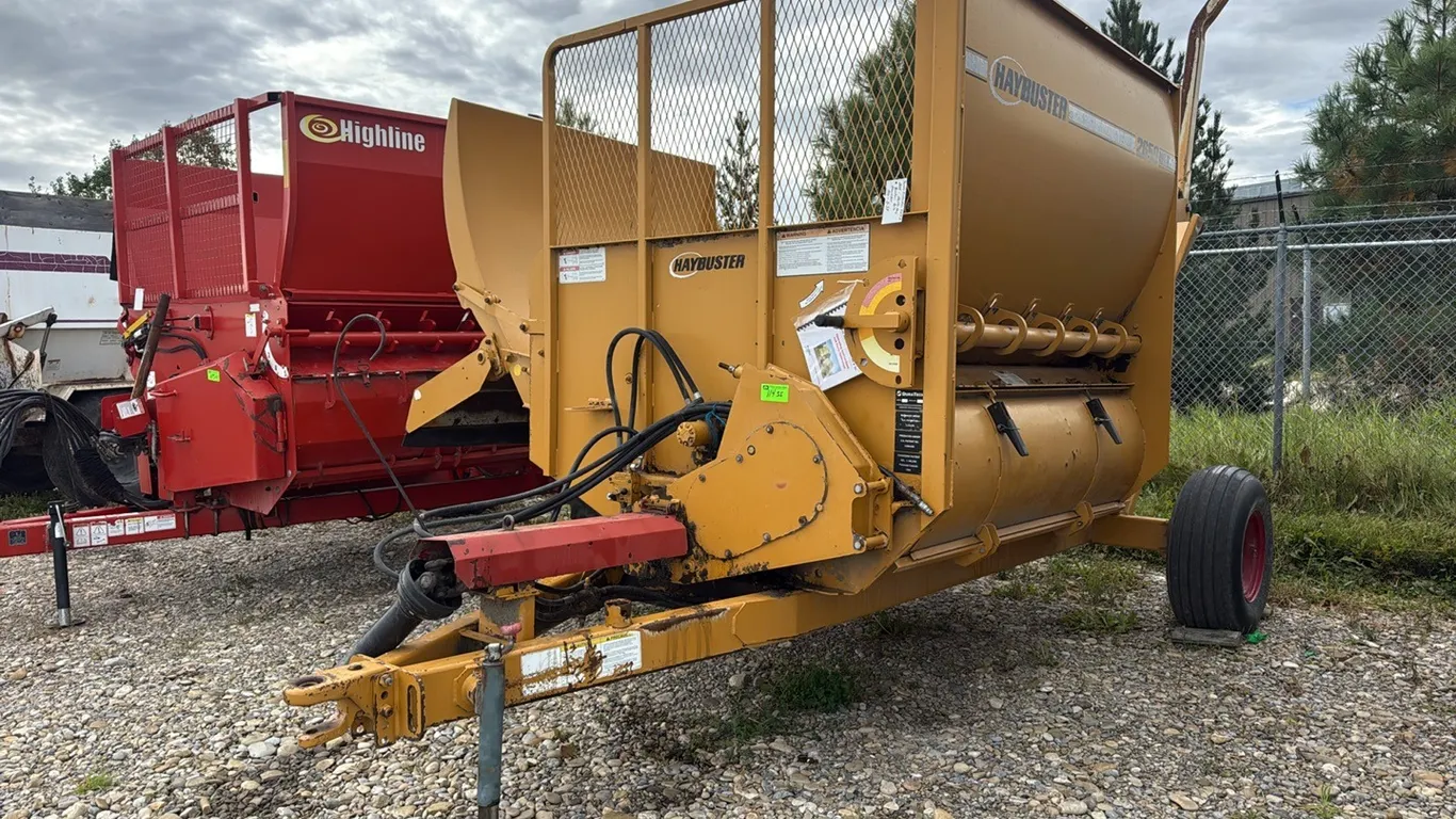 2005 2650 Hay Buster Bale Processor s/n: 26EJ203150 **D-38**