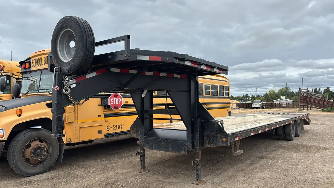 2017 Big Tex 34' Gooseneck Flat Deck Trailer VIN: 16VGX2827H6051942