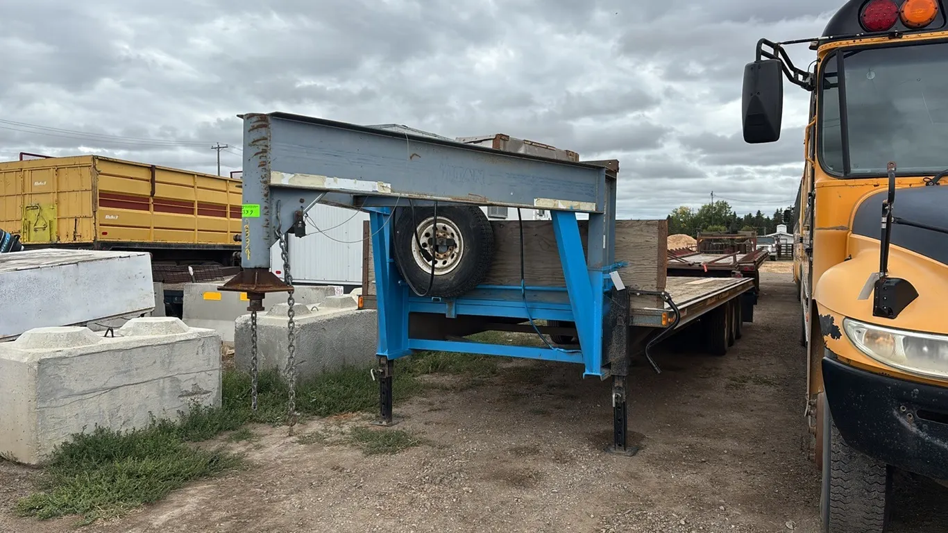 1994 Titan 28' Gooseneck Trailer VIN: 4TGF285305R1009557