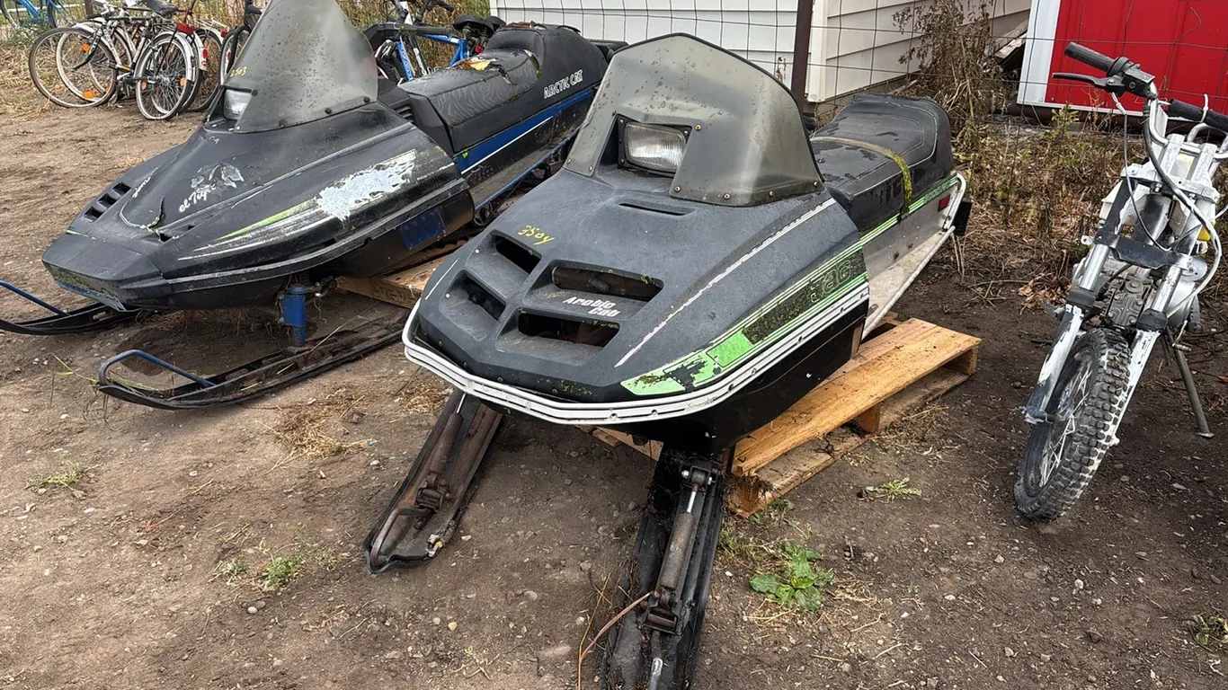 Arctic Cat Jag 3000 Snowmobile VIN: 0032735