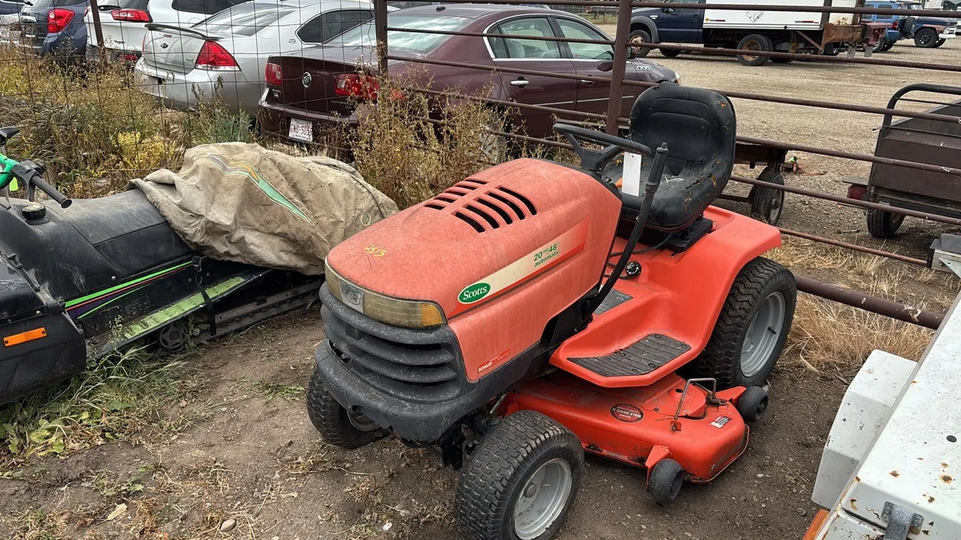 Scott's Lawn Tractor with 20 HP Kohler Gas Engine