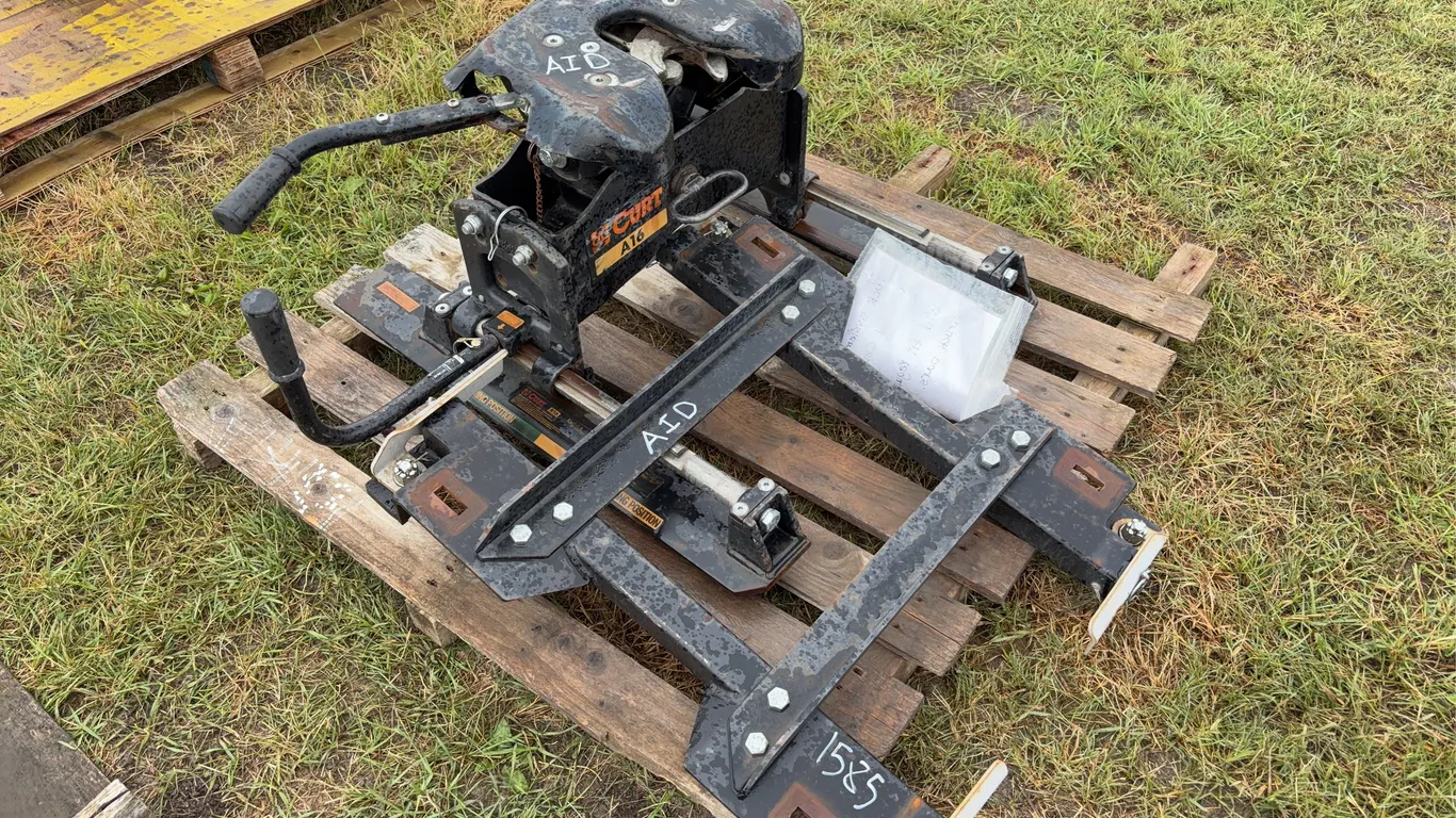 Curt R16 Hitch System for 2017-2019 GM & Chev trucks, *Unreserved*