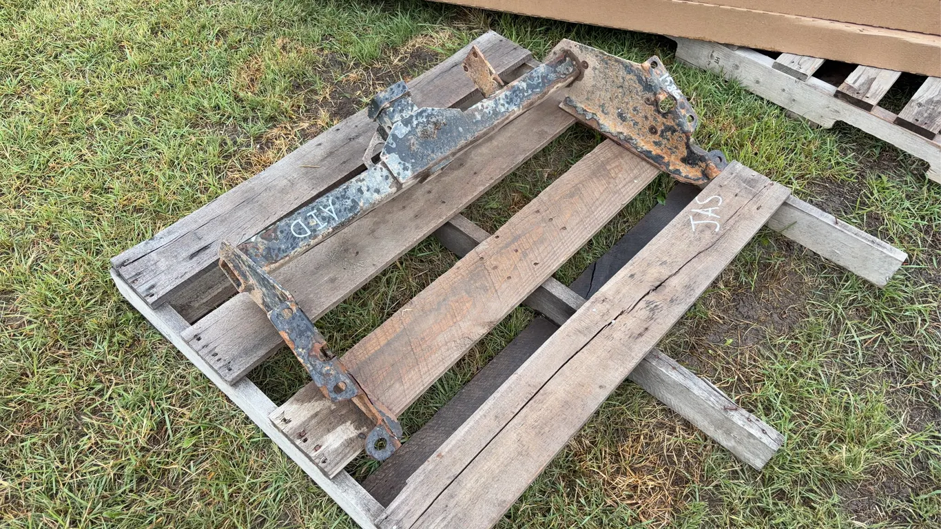 Trailer hitch off of 1999 Dodge pickup, *Unreserved*