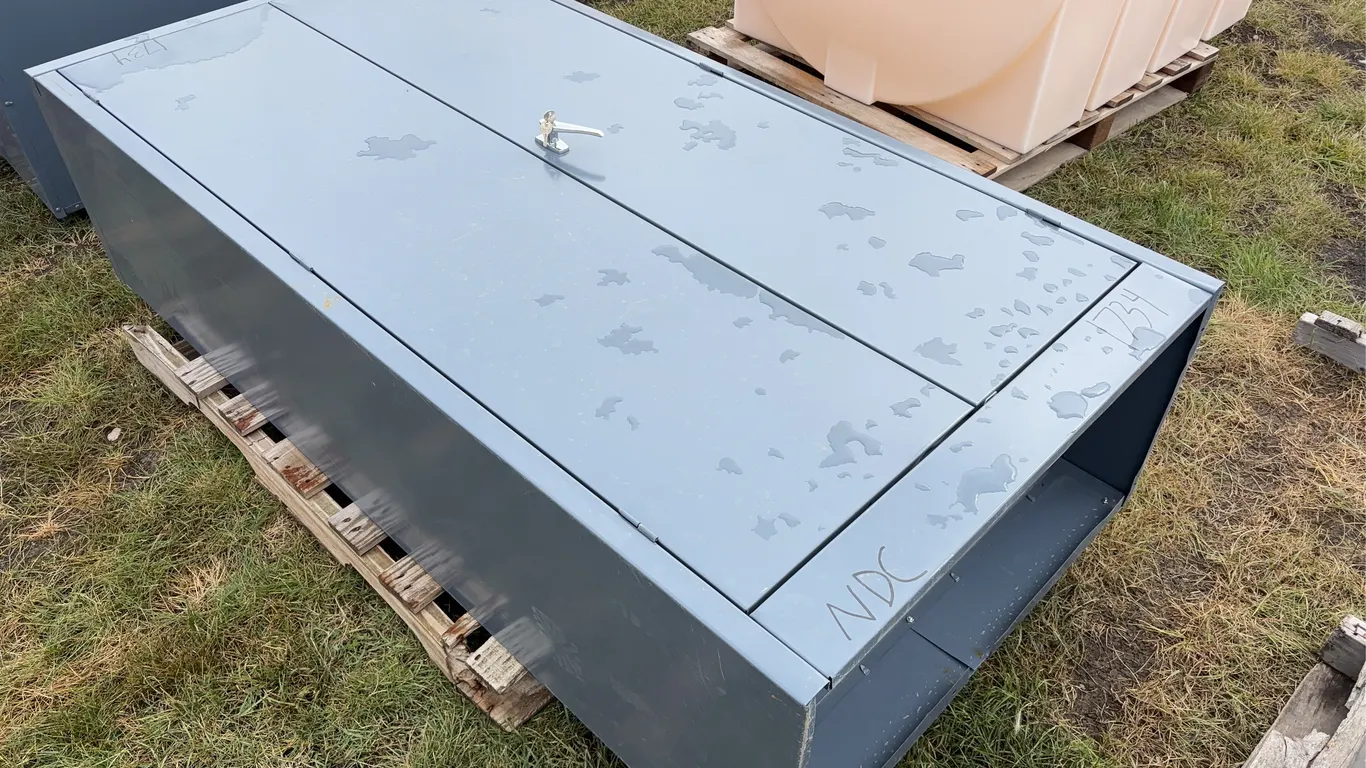 Metal Filing Cabinet, approx 5', 2 doors, keys, *Unreserved*