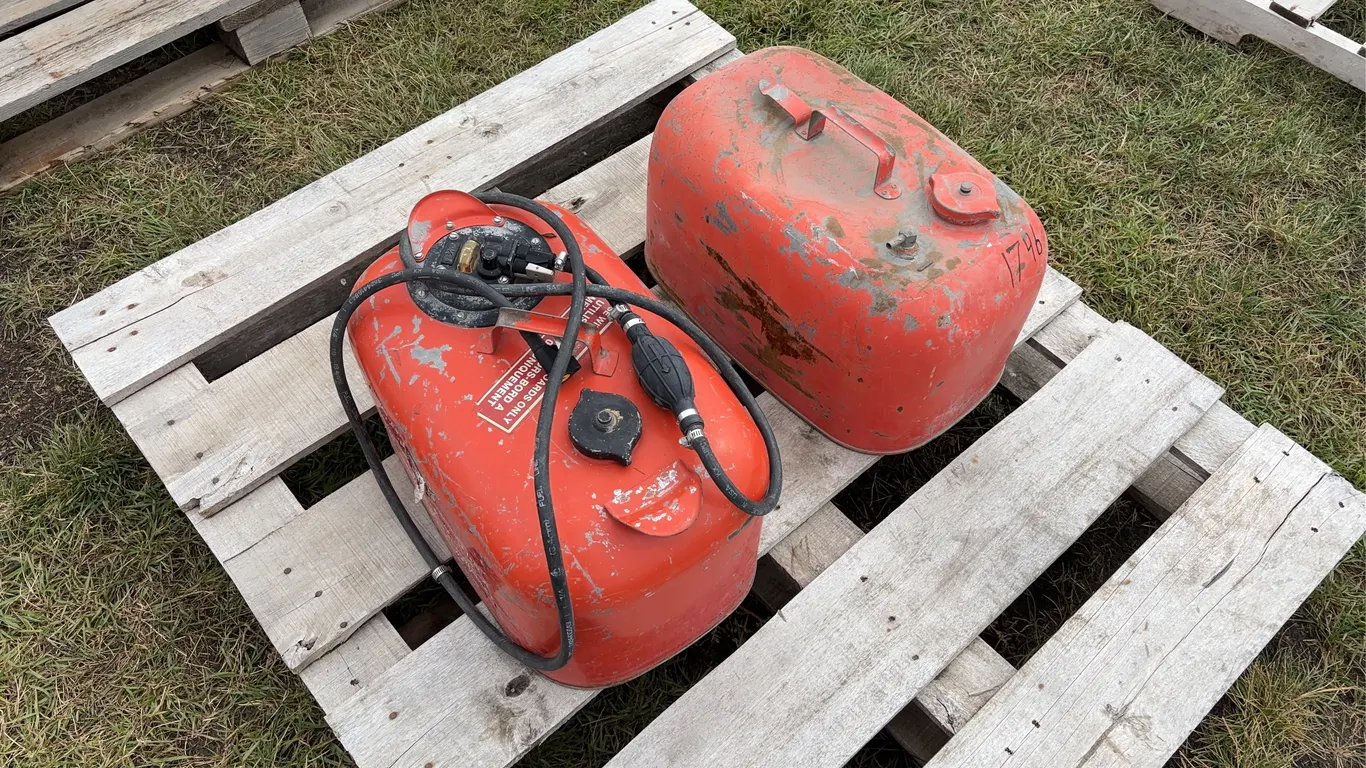 OMC Gas Boat tanks, 5 gal (2), *Unreserved*