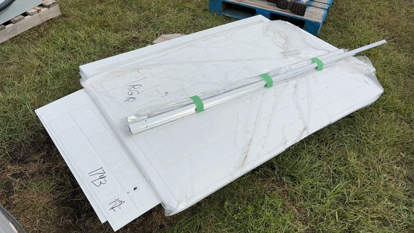 Shower Stall kit, approx 30 x 5', *Unreserved*