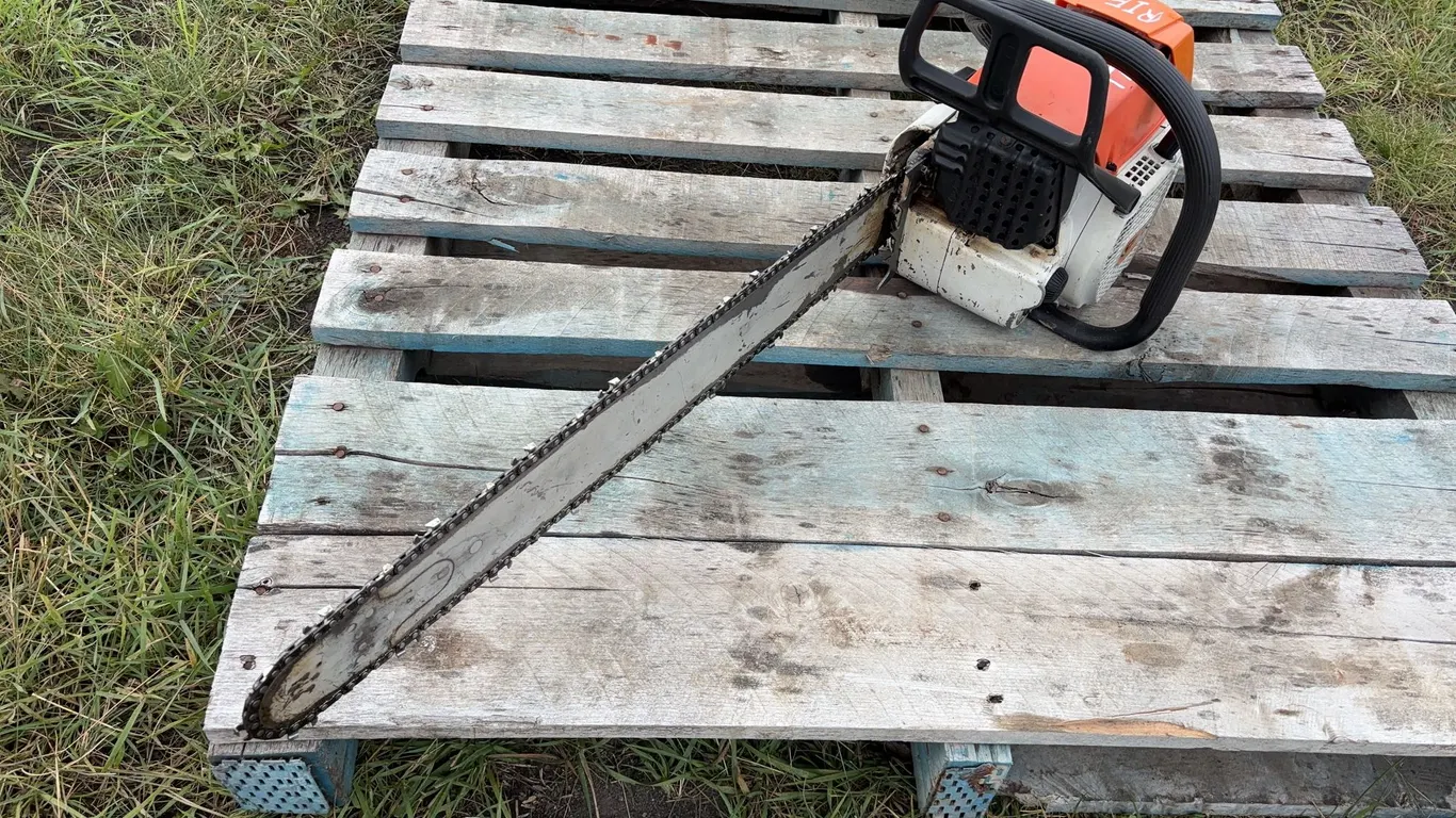 Stihl 038AV Magnum 24" bar Chainsaw, *Unreserved*