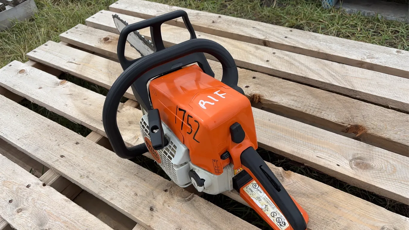 Stihl MS250 16" bar Chainsaw, *Unreserved*
