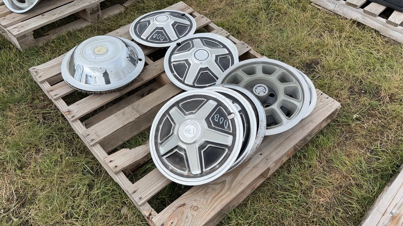 Misc Hub Caps, approx 10, *Unreserved*